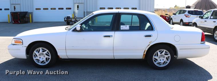 image for item DD0016 1998 Ford Crown Victoria