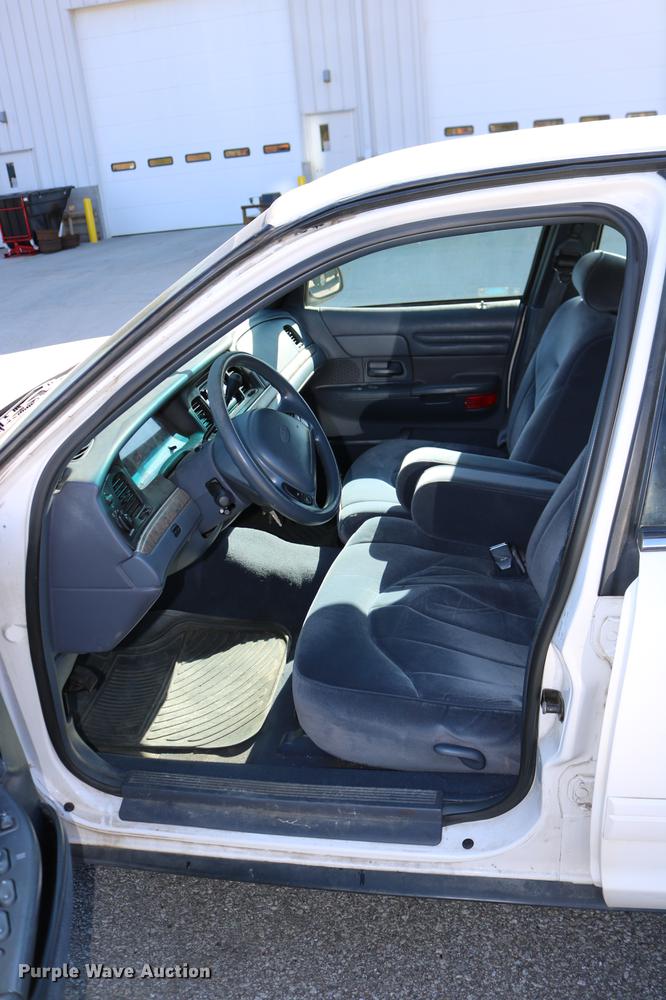 image for item DD0016 1998 Ford Crown Victoria