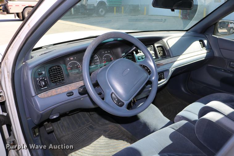image for item DD0016 1998 Ford Crown Victoria