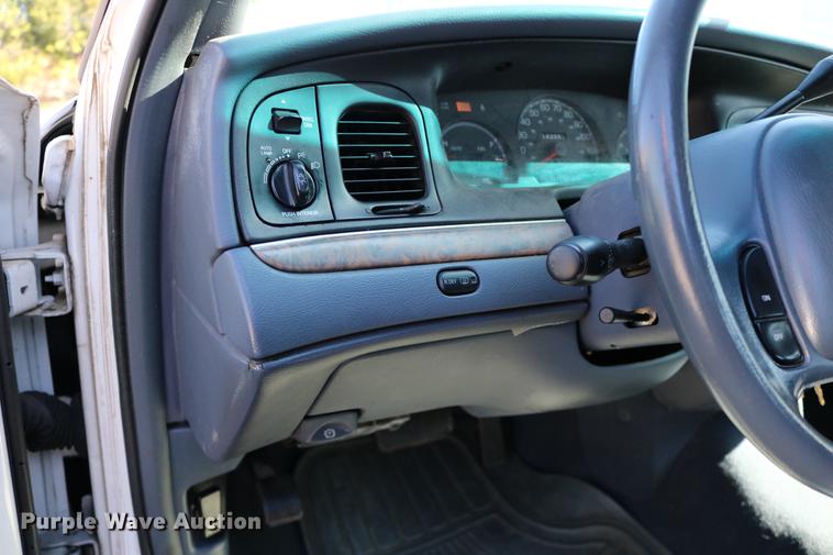 image for item DD0016 1998 Ford Crown Victoria