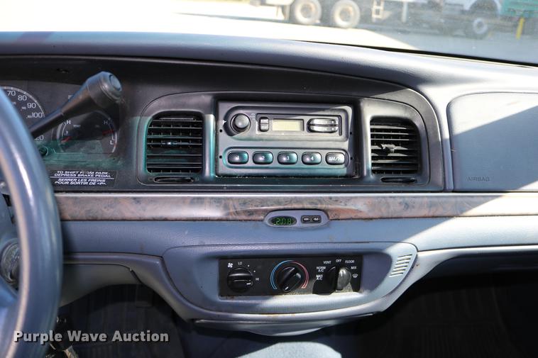 image for item DD0016 1998 Ford Crown Victoria
