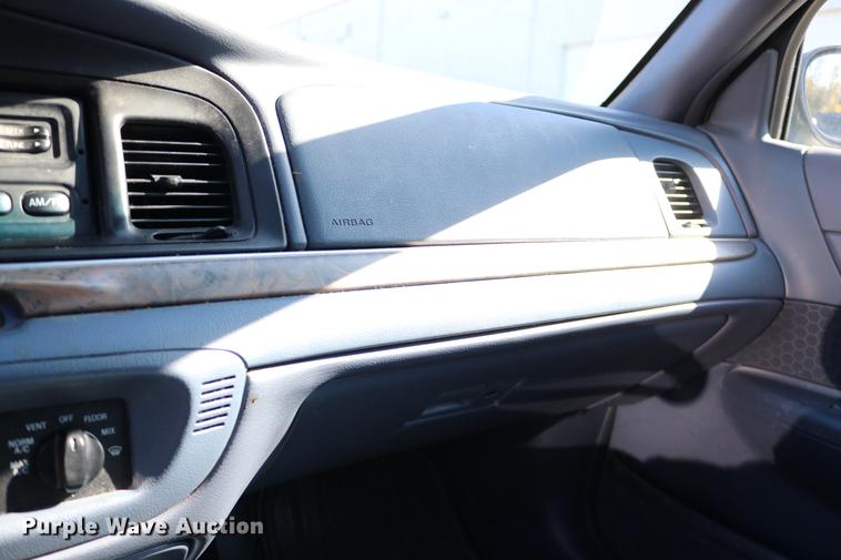 image for item DD0016 1998 Ford Crown Victoria