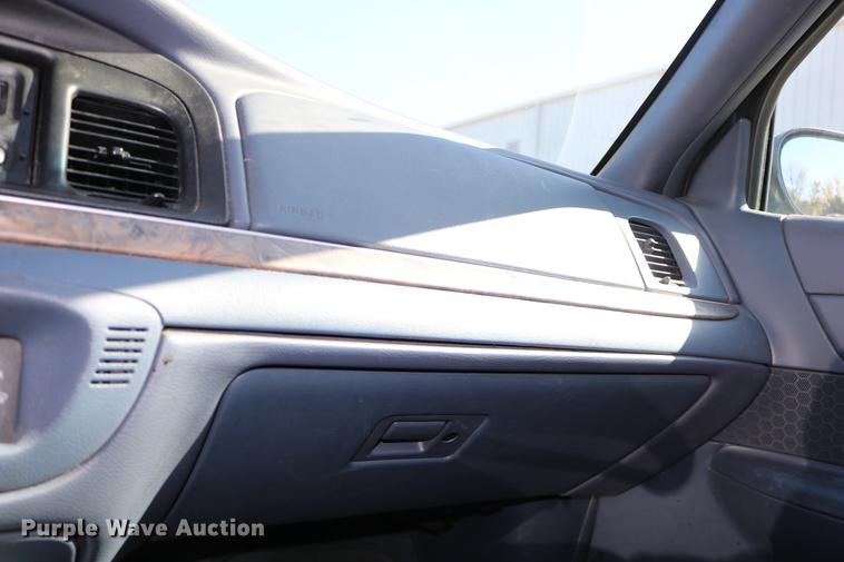 image for item DD0016 1998 Ford Crown Victoria