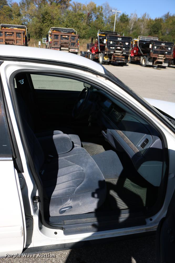 image for item DD0016 1998 Ford Crown Victoria