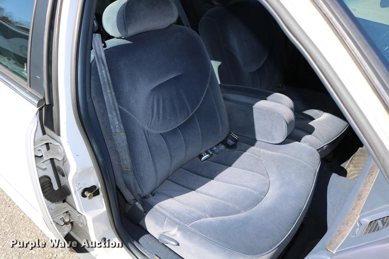 image for item DD0016 1998 Ford Crown Victoria