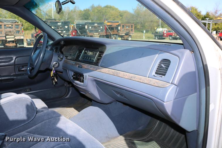image for item DD0016 1998 Ford Crown Victoria