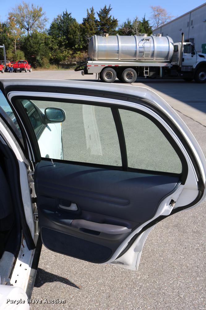 image for item DD0016 1998 Ford Crown Victoria