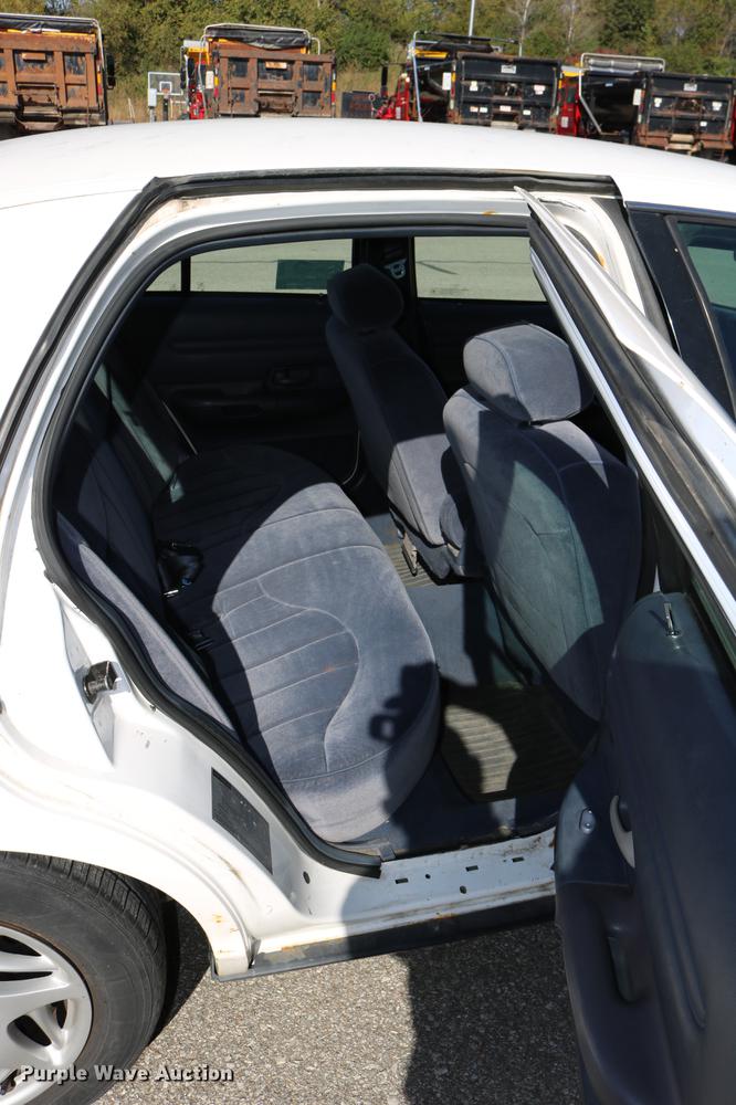 image for item DD0016 1998 Ford Crown Victoria