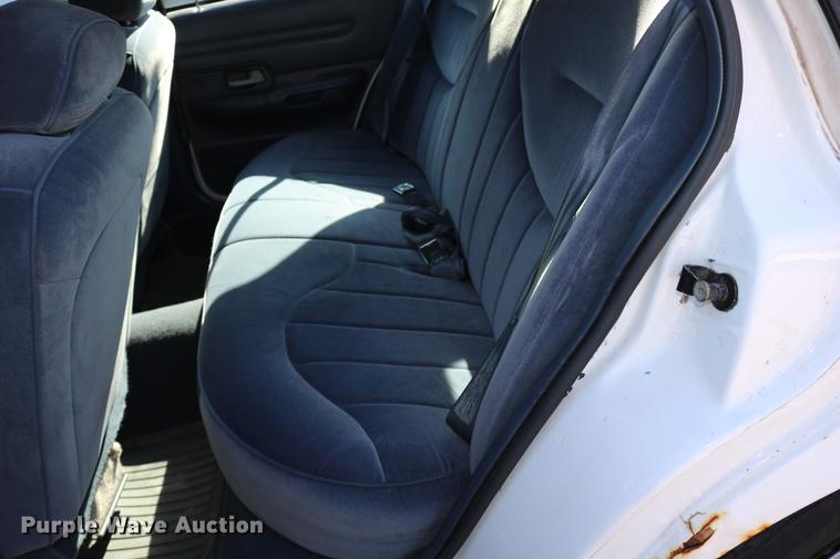 image for item DD0016 1998 Ford Crown Victoria