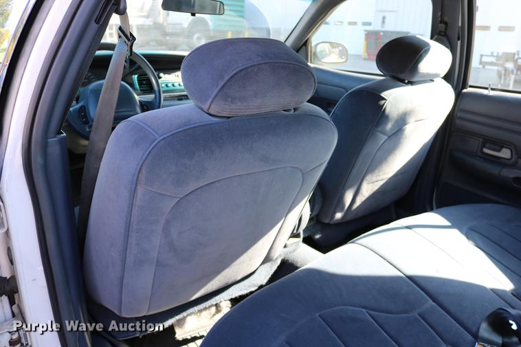 image for item DD0016 1998 Ford Crown Victoria