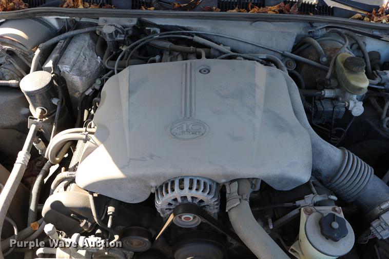 image for item DD0016 1998 Ford Crown Victoria