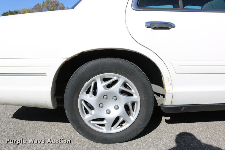 image for item DD0016 1998 Ford Crown Victoria