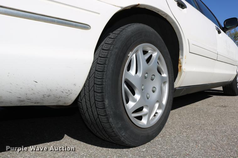 image for item DD0016 1998 Ford Crown Victoria