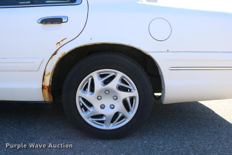 image for item DD0016 1998 Ford Crown Victoria