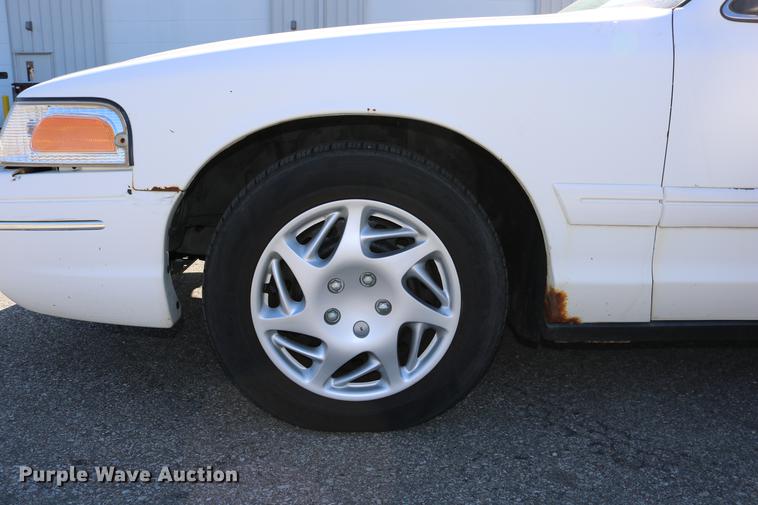 image for item DD0016 1998 Ford Crown Victoria