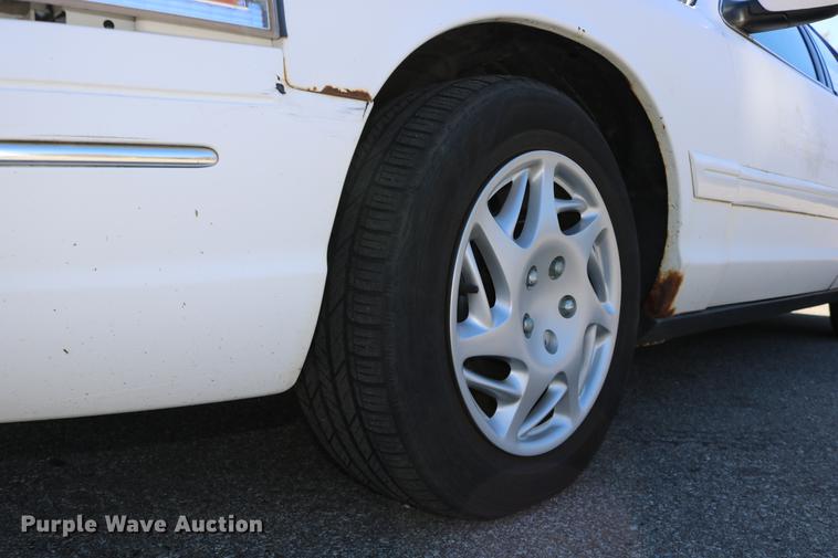 image for item DD0016 1998 Ford Crown Victoria