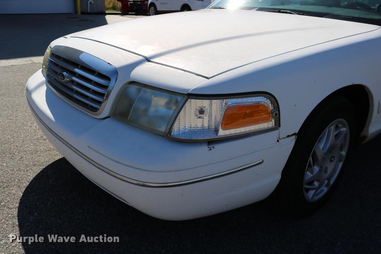 image for item DD0016 1998 Ford Crown Victoria