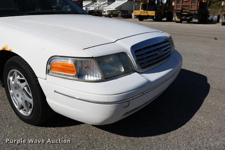 image for item DD0016 1998 Ford Crown Victoria