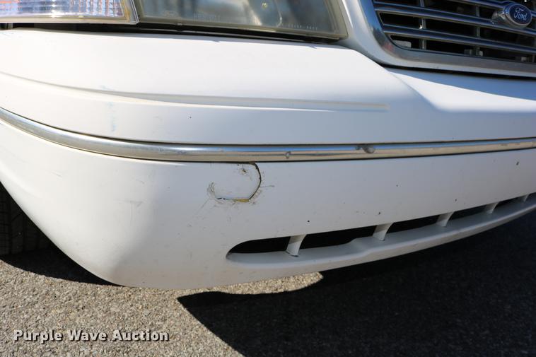 image for item DD0016 1998 Ford Crown Victoria