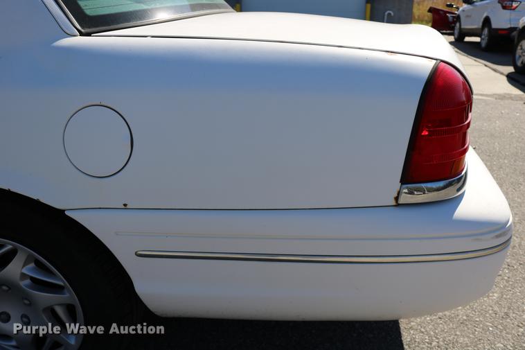 image for item DD0016 1998 Ford Crown Victoria