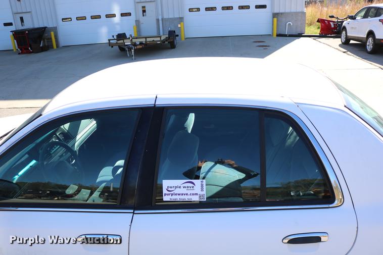 image for item DD0016 1998 Ford Crown Victoria