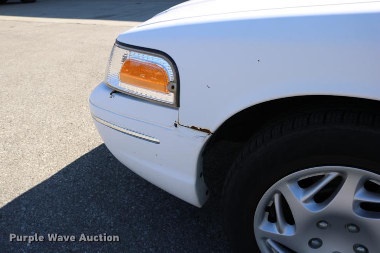 image for item DD0016 1998 Ford Crown Victoria