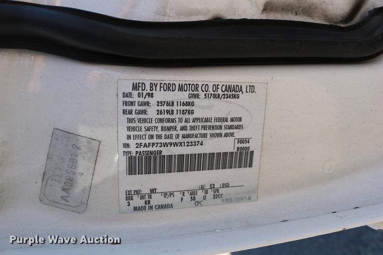 image for item DD0016 1998 Ford Crown Victoria