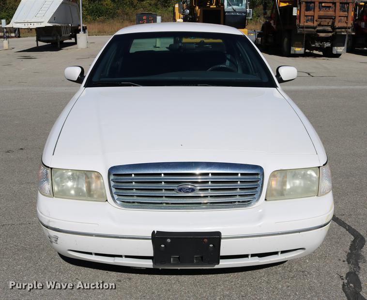 image for item DD0017 1999 Ford Crown Victoria