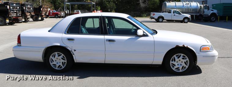 image for item DD0017 1999 Ford Crown Victoria