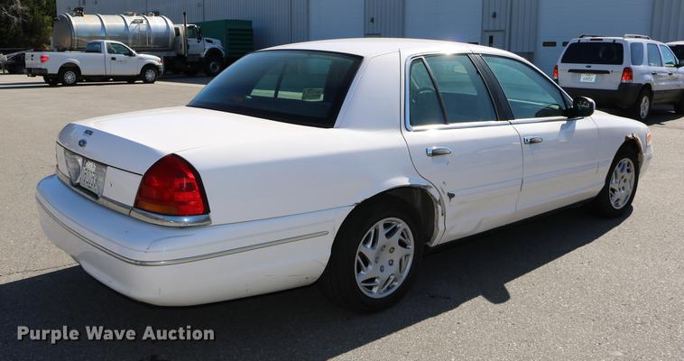 image for item DD0017 1999 Ford Crown Victoria