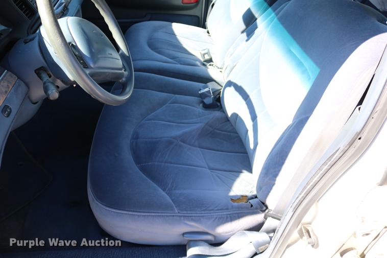 image for item DD0017 1999 Ford Crown Victoria