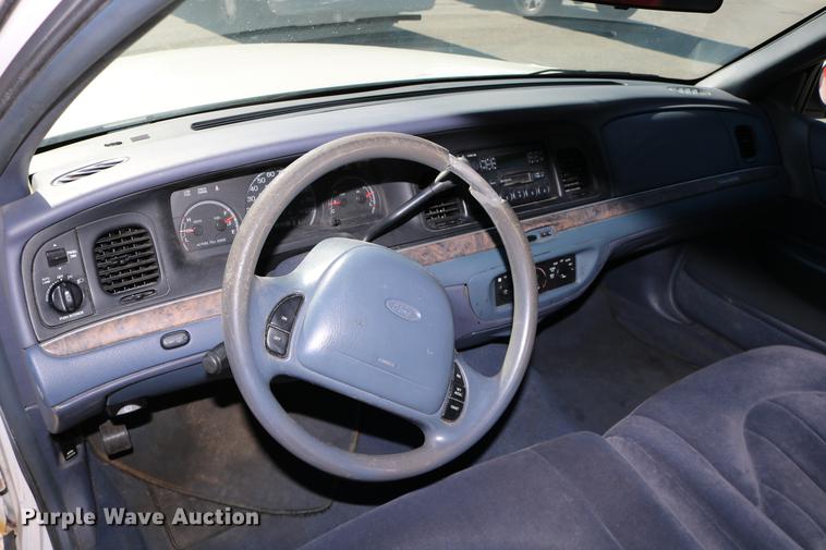 image for item DD0017 1999 Ford Crown Victoria