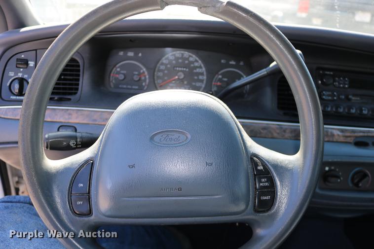 image for item DD0017 1999 Ford Crown Victoria