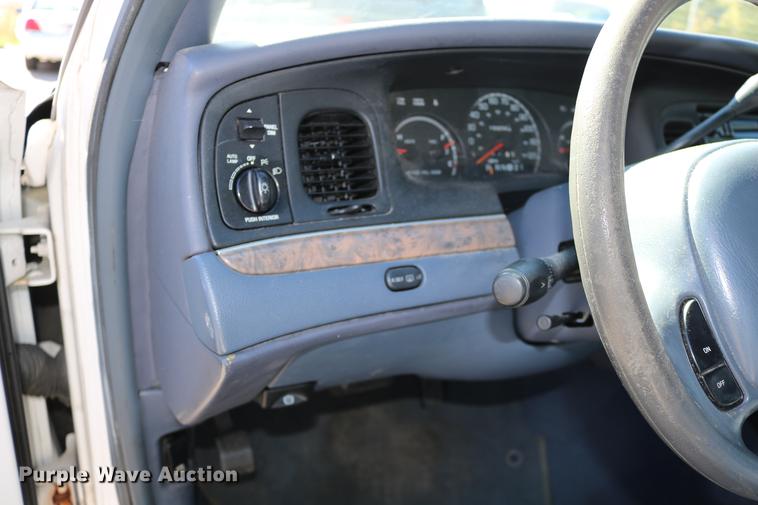 image for item DD0017 1999 Ford Crown Victoria