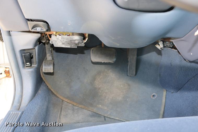 image for item DD0017 1999 Ford Crown Victoria