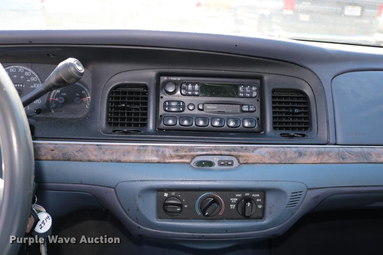 image for item DD0017 1999 Ford Crown Victoria