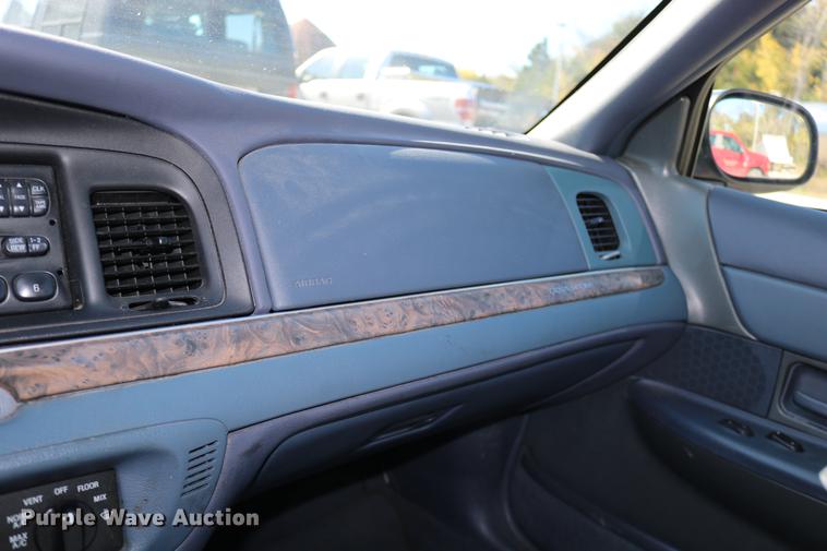 image for item DD0017 1999 Ford Crown Victoria