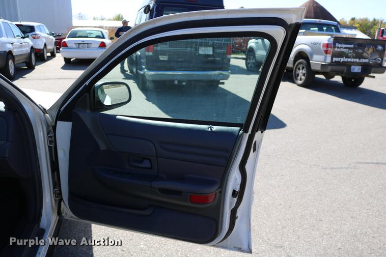 image for item DD0017 1999 Ford Crown Victoria