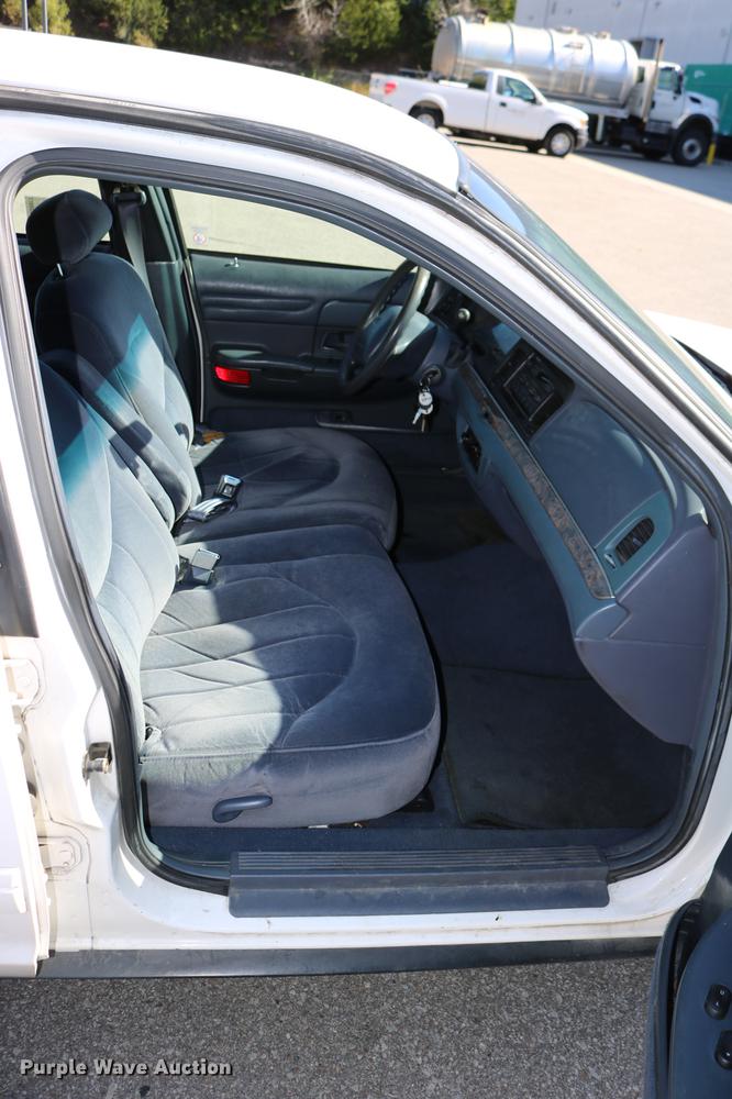 image for item DD0017 1999 Ford Crown Victoria