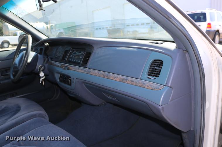 image for item DD0017 1999 Ford Crown Victoria