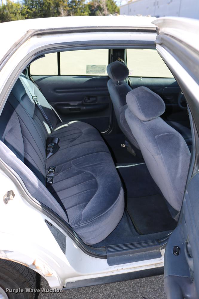 image for item DD0017 1999 Ford Crown Victoria