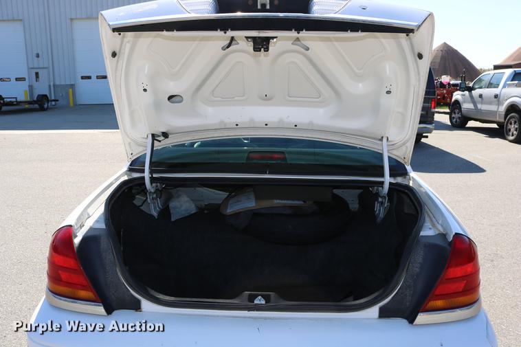 image for item DD0017 1999 Ford Crown Victoria