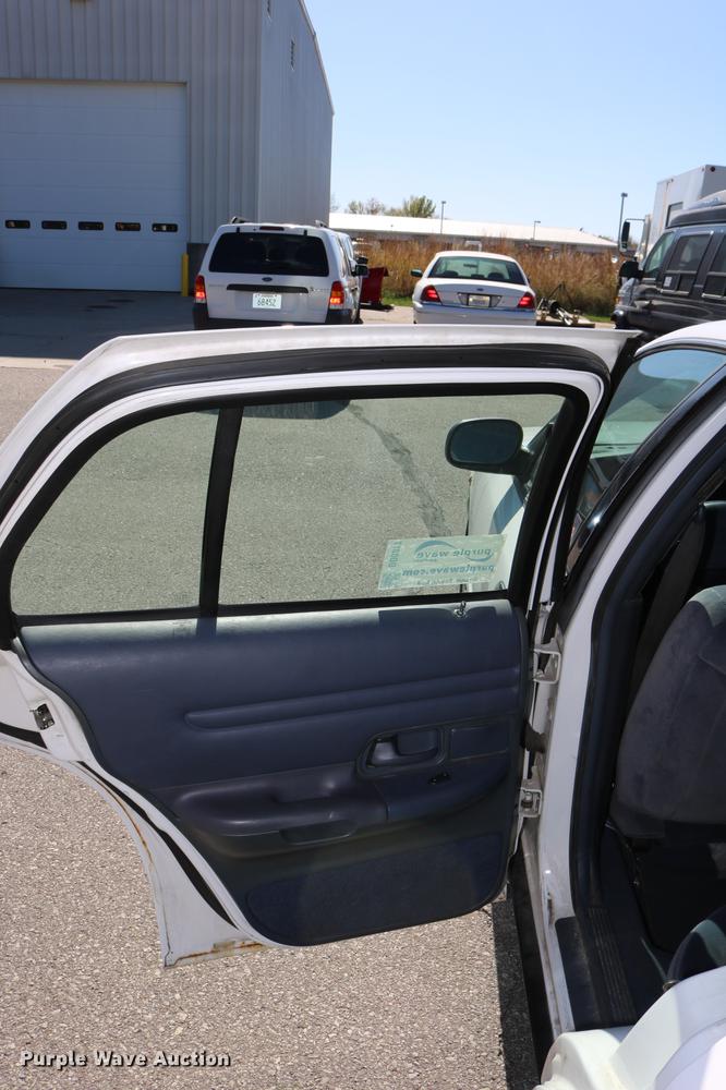 image for item DD0017 1999 Ford Crown Victoria