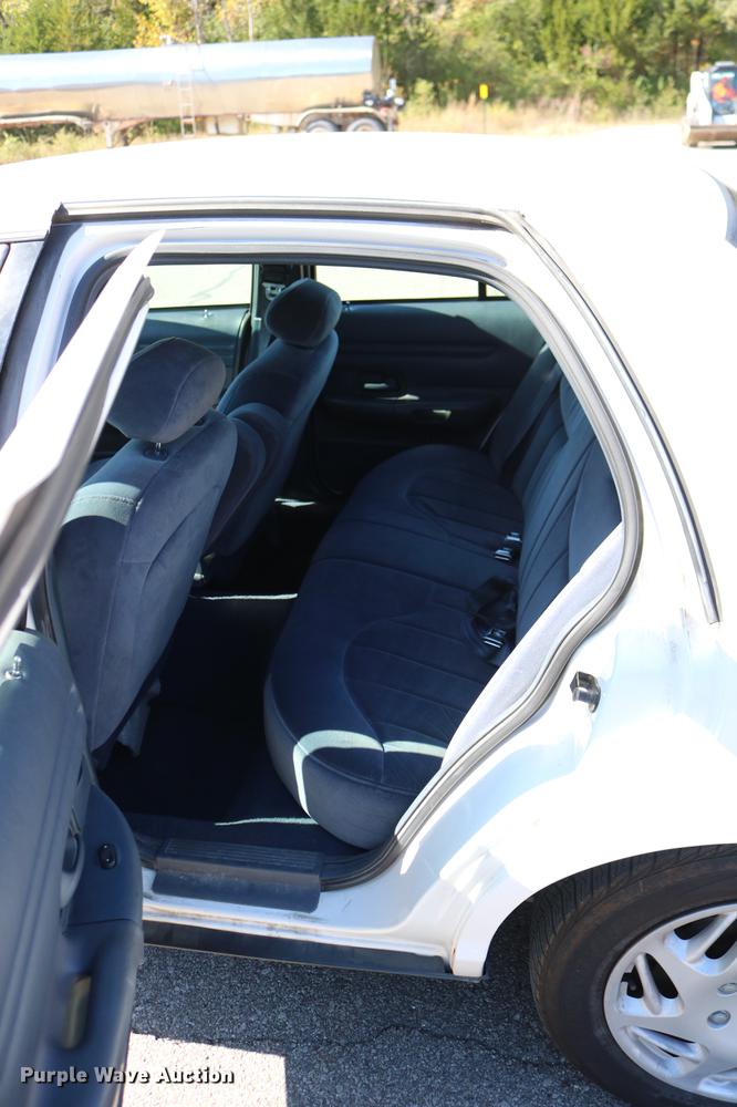 image for item DD0017 1999 Ford Crown Victoria
