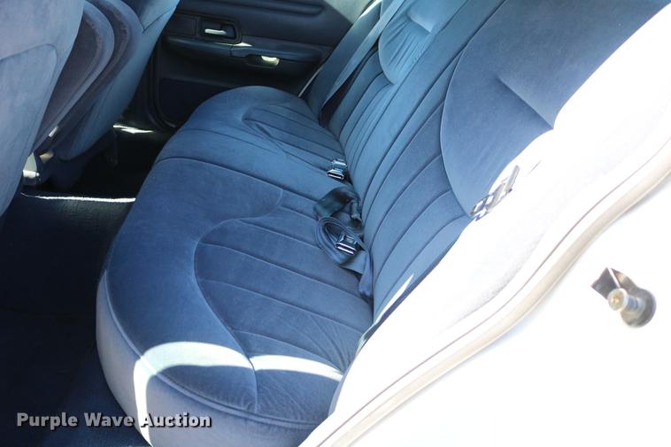 image for item DD0017 1999 Ford Crown Victoria