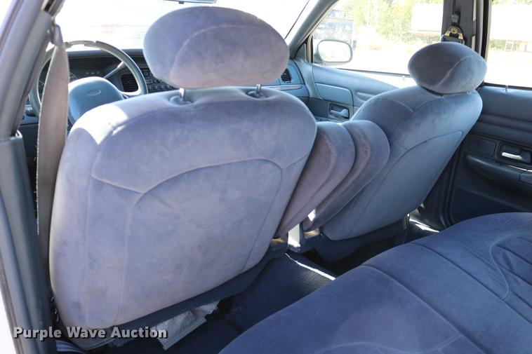 image for item DD0017 1999 Ford Crown Victoria