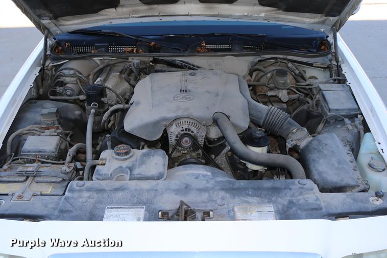 image for item DD0017 1999 Ford Crown Victoria