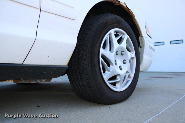 image for item DD0017 1999 Ford Crown Victoria