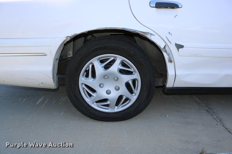 image for item DD0017 1999 Ford Crown Victoria