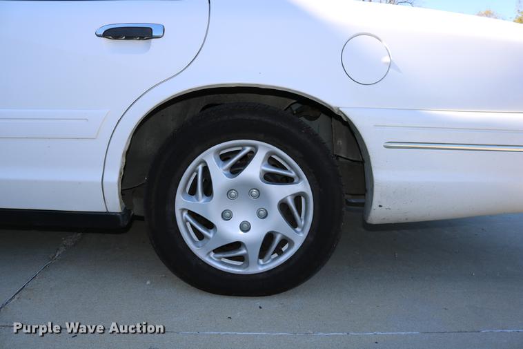 image for item DD0017 1999 Ford Crown Victoria